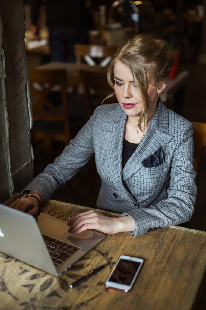 garnitur-damski-jedwab-biznesowy-buczynski2