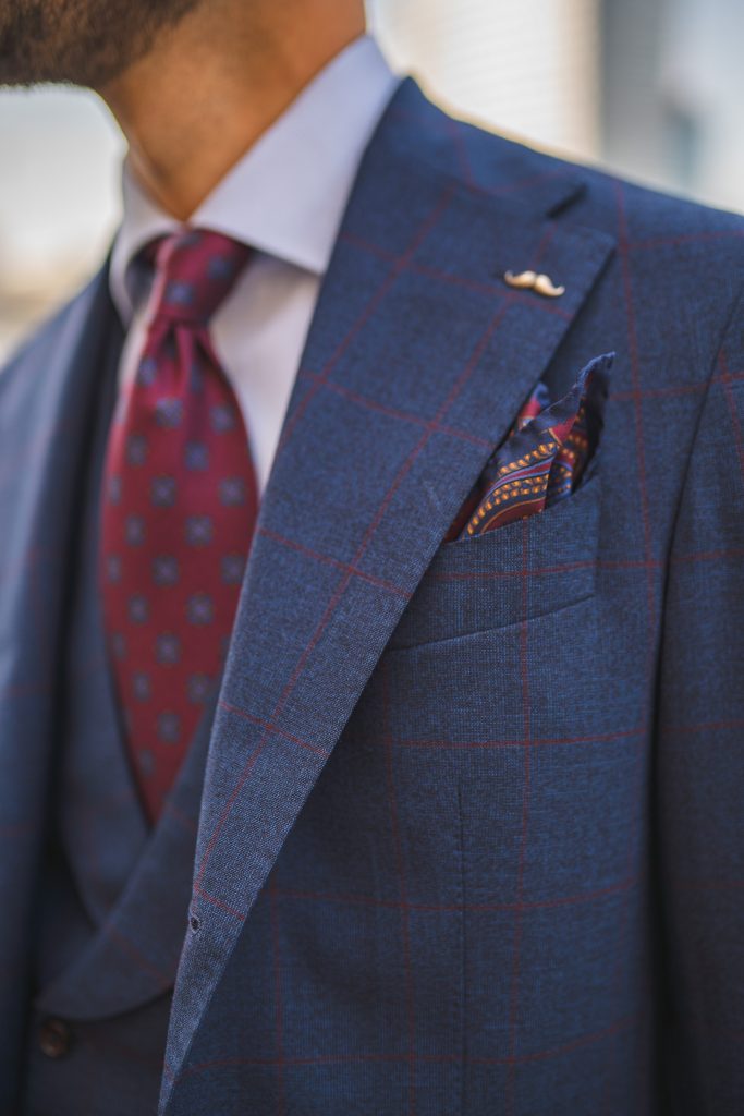 niebieski-garnitur-bordowa-krata3