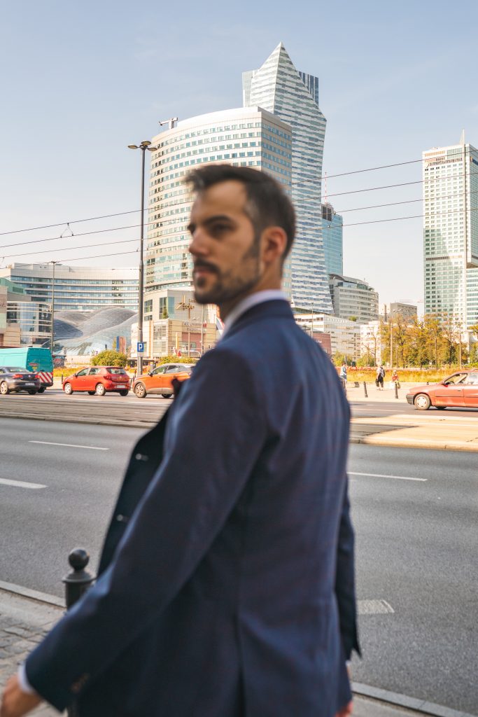 niebieski-garnitur-bordowa-krata8