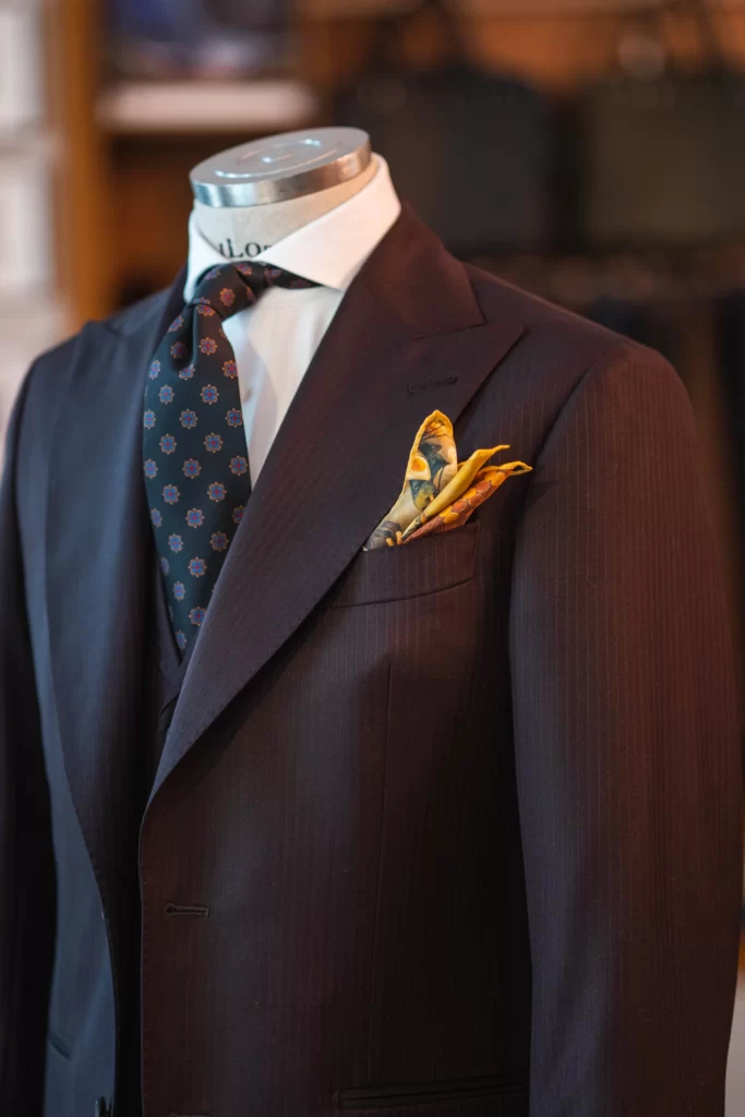 bordowy-garnitur-z-kamizelka-dormeuil-amadeus3