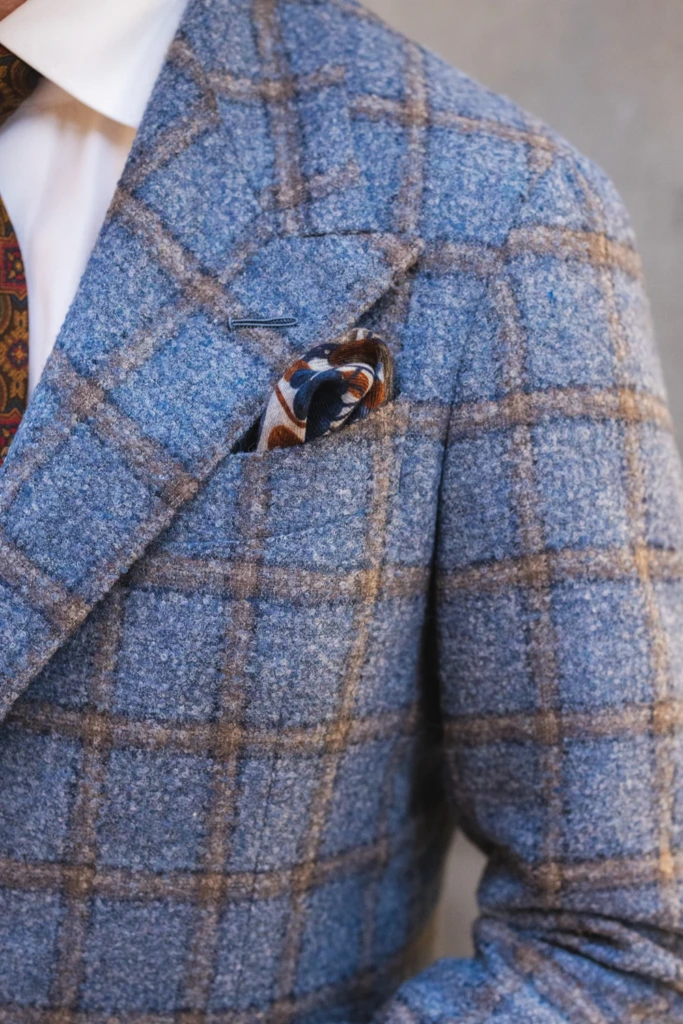 zestaw-koordynowany-niebieska-marynarka-szare-flanelowe-spodnie-buczynski3