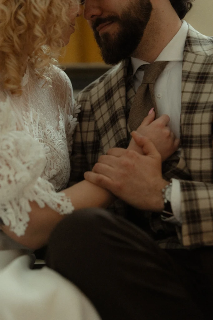 brazowa-marynarka-w-krate-brazowe-spodnie-slub-boho4