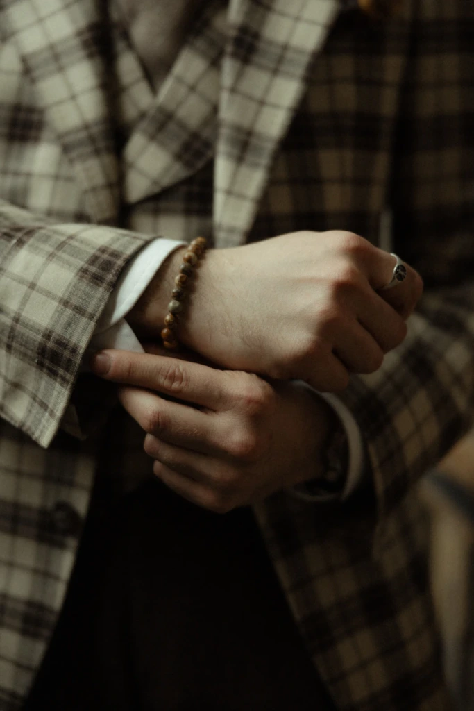 jak-sie-ubrac-na-slub-boho-rustykalny-braz-drewno8