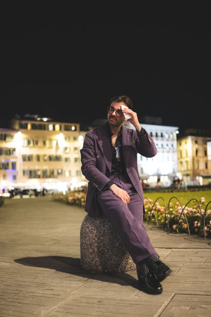 fioletowy-garnitur-dwurzedowy-z-lnu4