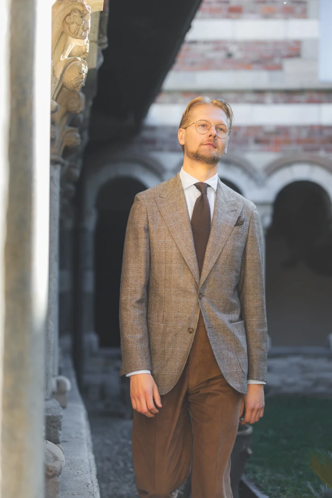 marynarka-sportowa-szara-flanelowa-spodnie-sztruksowe-brazowe7