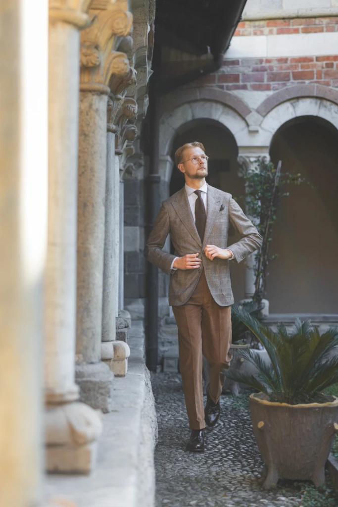 marynarka-sportowa-szara-flanelowa-spodnie-sztruksowe-brazowe8